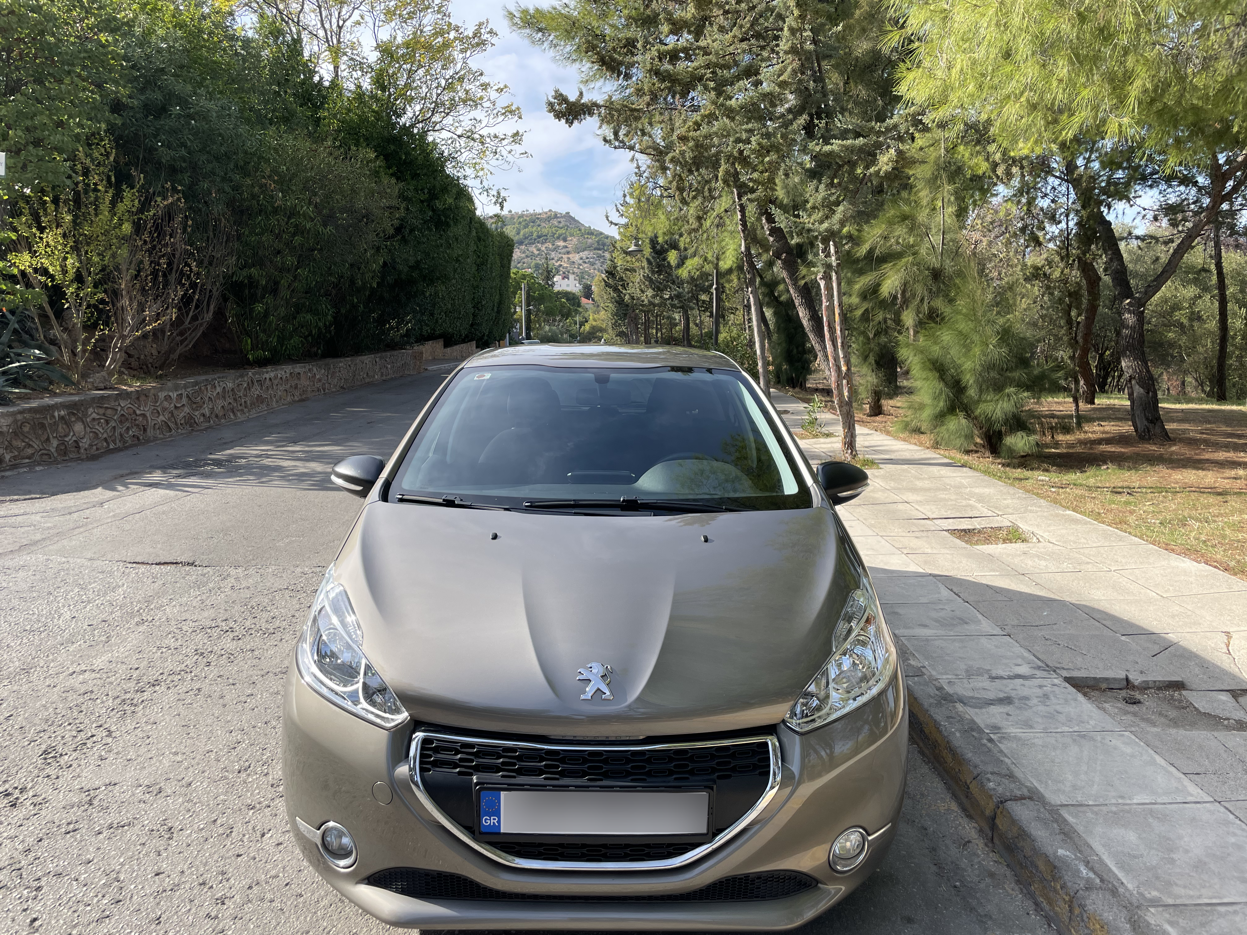 Peugeot 208 1.2 PureTech 2015 βενζίνη μεταχειρισμένο Αθήνα